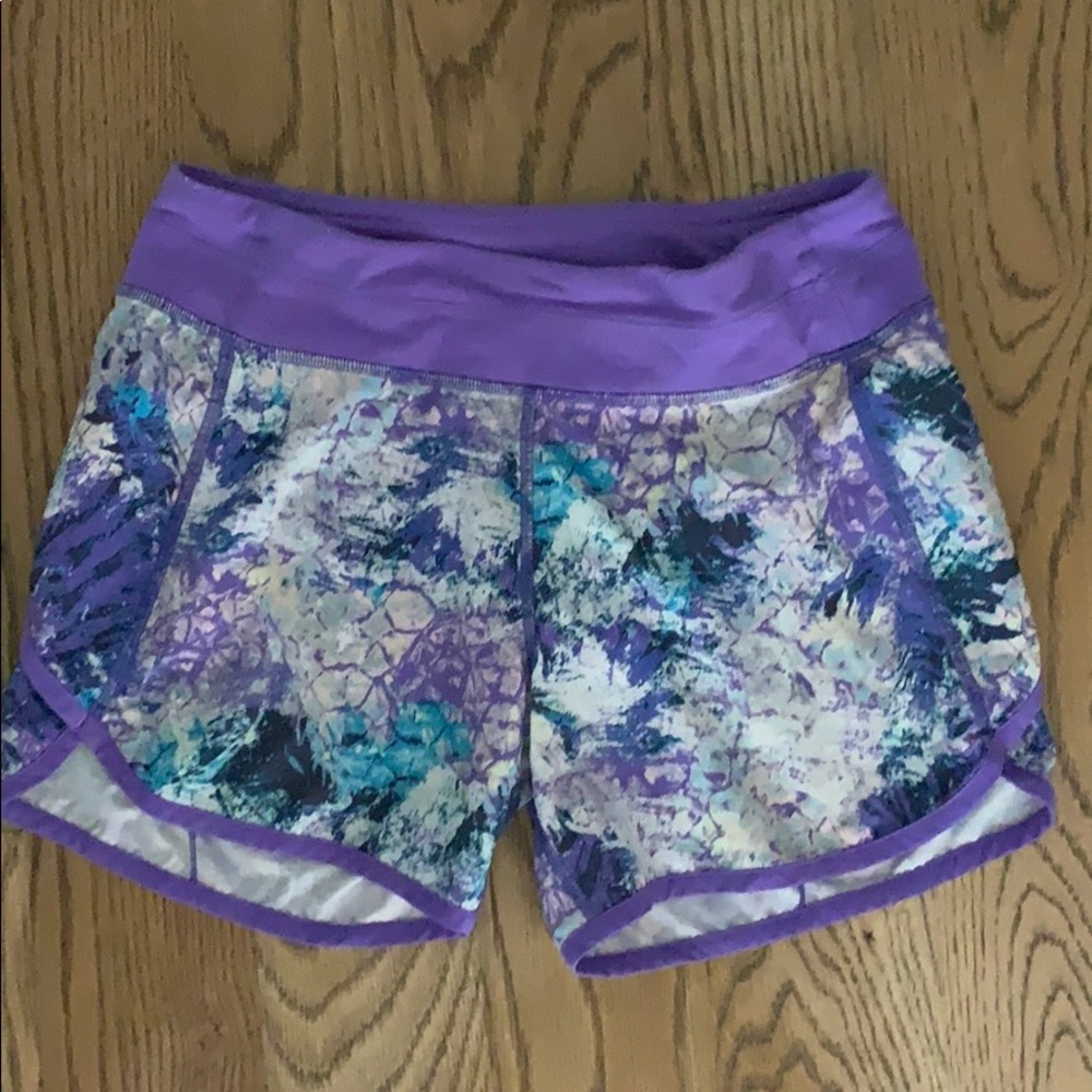Girl’s lululemon relay racer shorts